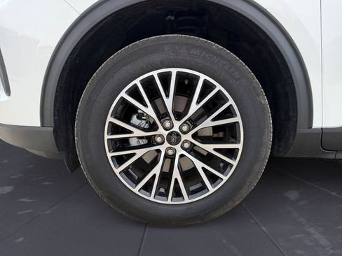 Certified 2025 Ford Escape SE FWD image 14