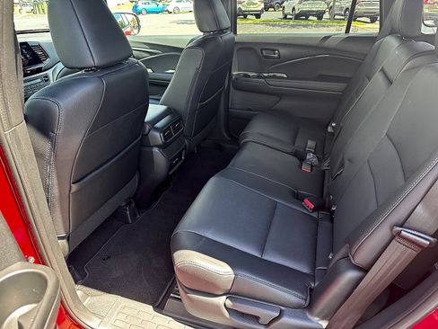Used 2025 Honda Passport EX-L image 13