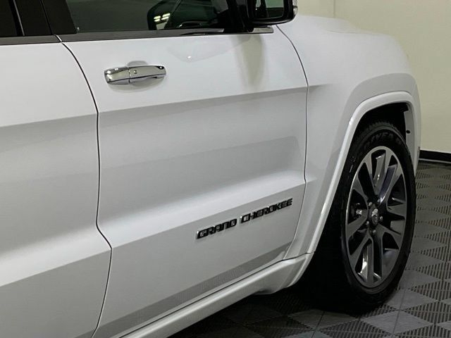 Used 2017 Jeep Grand Cherokee Overland AWD/4WD image 7