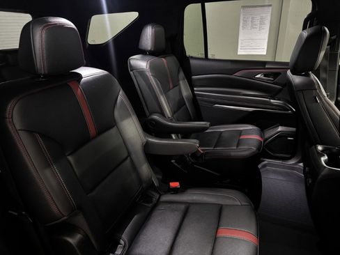 Used 2024 Chevrolet Traverse RS w/ LPO, Floor Liner Package AWD/4WD image 91