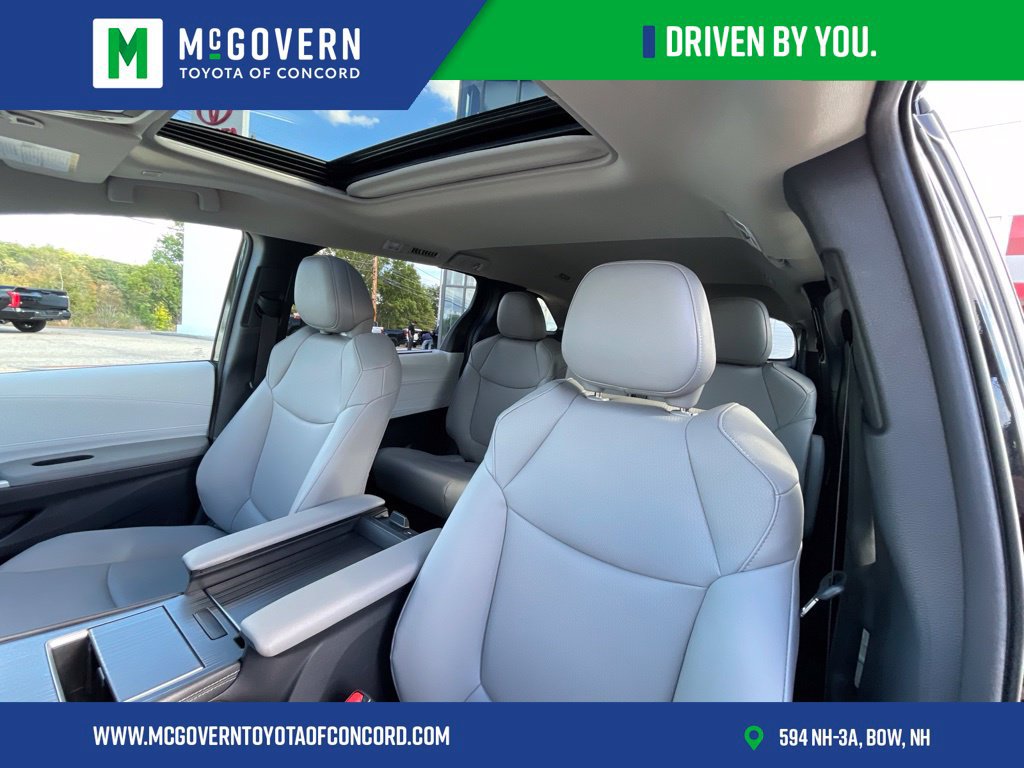Used 2026 Toyota Sienna XLE FWD image 10