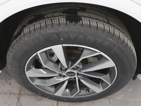 Used 2024 Audi Q5 2.0T Premium Plus image 3