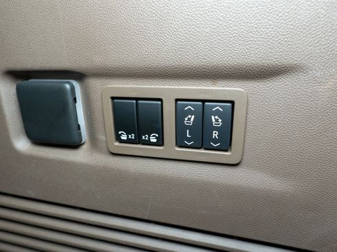 Used 2023 GMC Yukon XL Denali image 34