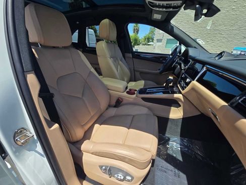 Used 2025 Porsche Macan Turbo AWD/4WD image 10