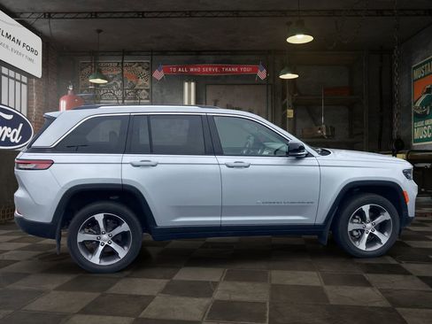 Used 2023 Jeep Grand Cherokee Limited w/ Luxury Tech Group II AWD/4WD image 7