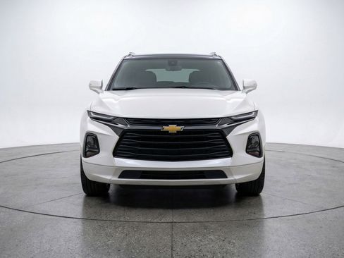Used 2025 Chevrolet Blazer LT FWD image 2