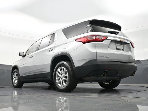 Used 2021 Chevrolet Traverse LS image 26