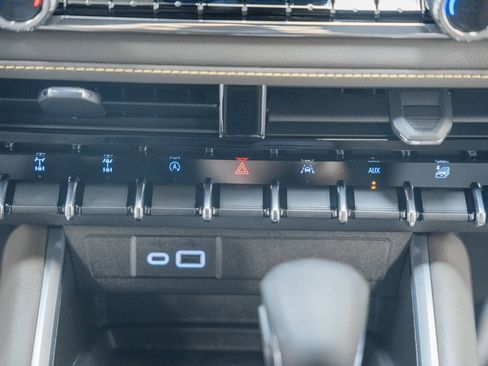 Used 2026 Chevrolet Colorado ZR2 image 31