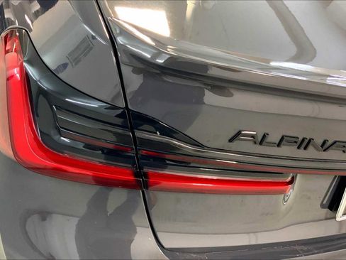 Used 2022 BMW ALPINA B7 xDrive w/ Luxury Rear Seating Package image 28
