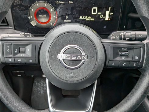 Used 2025 Nissan Kicks S image 12