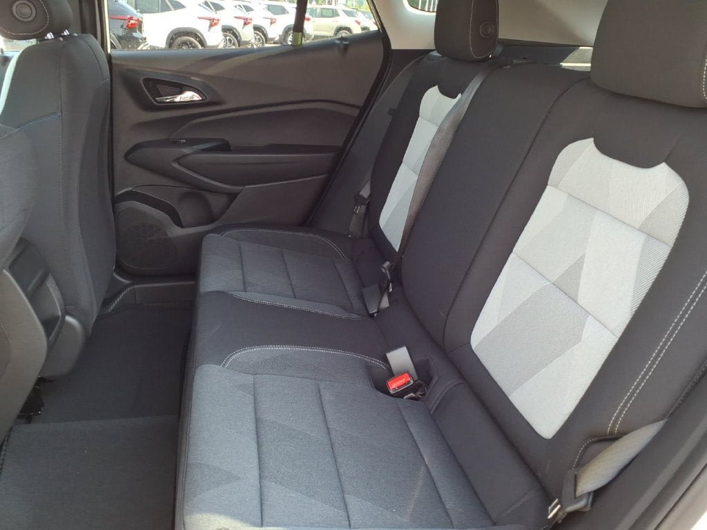 New 2026 Chevrolet Trax LS w/ LS Convenience Package FWD image 15