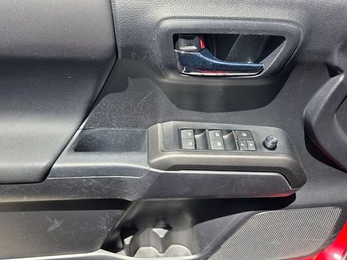 Used 2021 Toyota Tacoma TRD Sport AWD/4WD image 5