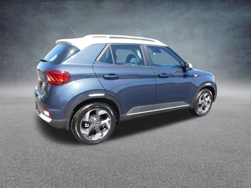 Used 2025 Hyundai Venue Limited FWD image 3