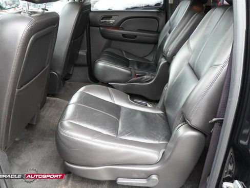 Used 2011 Chevrolet Suburban LT image 23