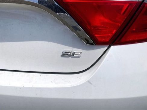 Used 2017 Toyota Camry SE FWD image 23