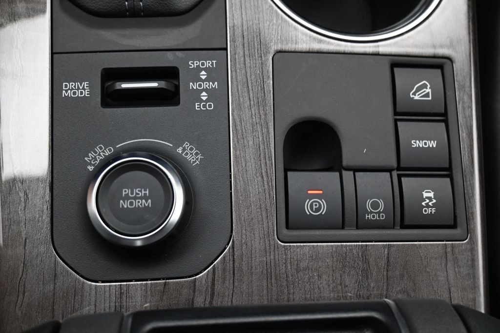 Certified 2024 Toyota Highlander Limited AWD/4WD image 27