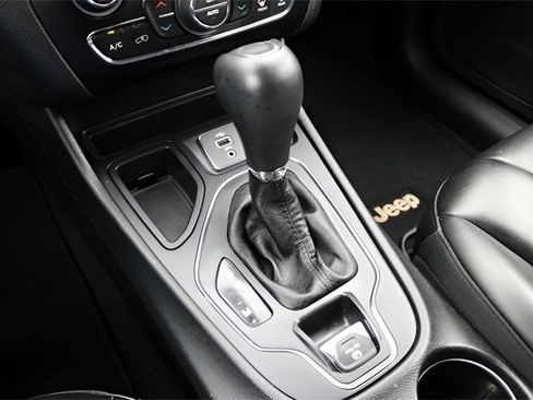 Used 2019 Jeep Cherokee Latitude Plus w/ Comfort/Convenience Group image 23