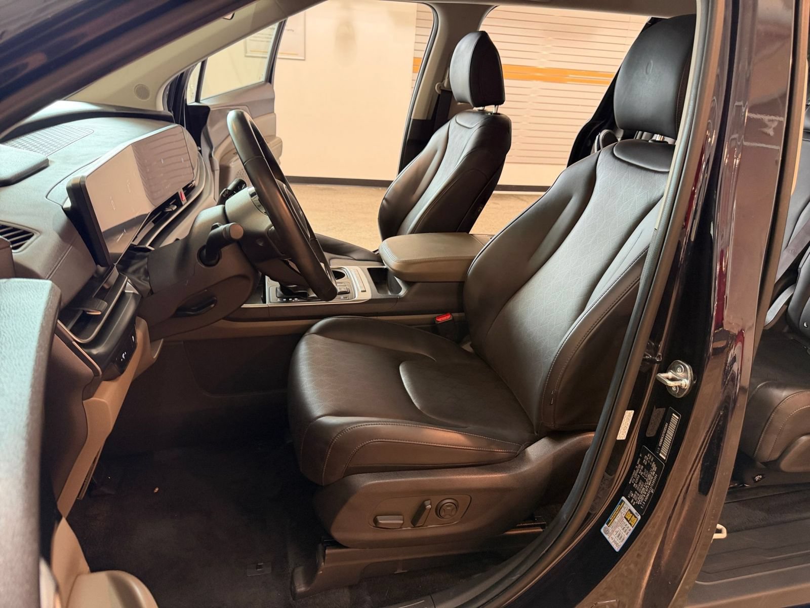 Used 2026 Kia Carnival FWD image 28