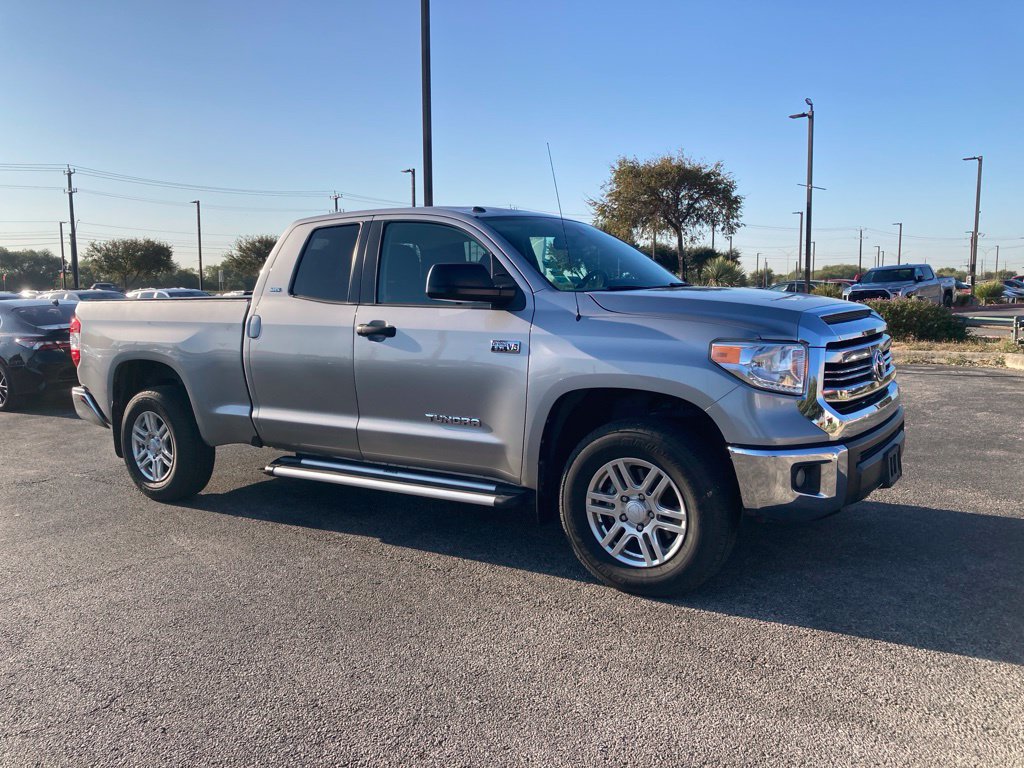 Used 2016 Toyota Tundra SR5 w/ SR5 Upgrade Package AWD/4WD image 2
