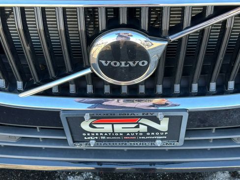 Used 2022 Volvo XC60 B5 Momentum w/ Climate Package image 37