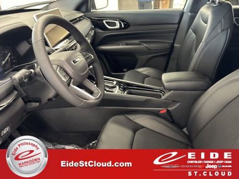 New 2026 Jeep Compass Latitude image 13