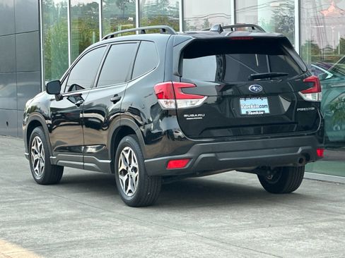 Used 2022 Subaru Forester Premium AWD/4WD image 5