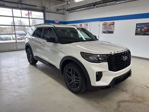 New 2026 Ford Explorer ST-Line w/ ST-Line Street Pack AWD/4WD image 3