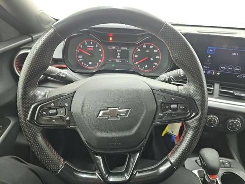 Used 2024 Chevrolet Trax RS FWD image 5