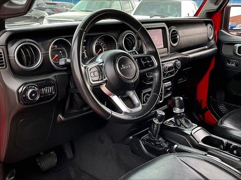 Used 2018 Jeep Wrangler Unlimited Sahara image 16