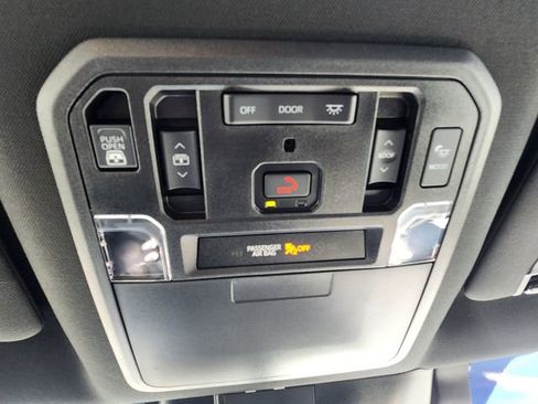 Used 2025 Toyota Tundra Platinum image 36