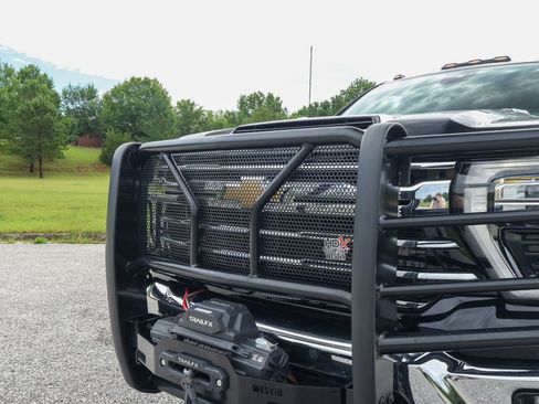Used 2024 Chevrolet Silverado 2500 LTZ w/ LTZ Convenience Package AWD/4WD image 11