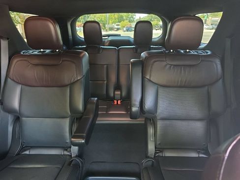 Used 2021 Ford Explorer Platinum w/ Equipment Group 601A AWD/4WD image 24