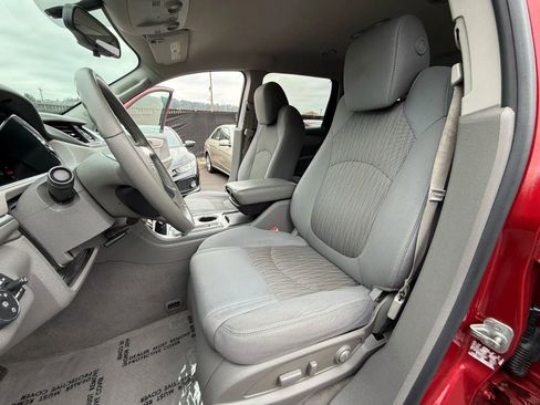 Used 2014 Chevrolet Traverse LT image 23
