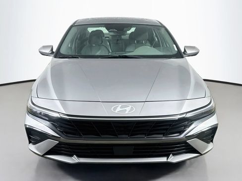 Used 2025 Hyundai Elantra SEL FWD image 2