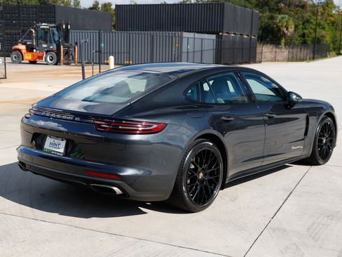 Used 2020 Porsche Panamera image 16