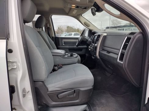 Used 2019 RAM 1500 Classic SLT AWD/4WD image 10