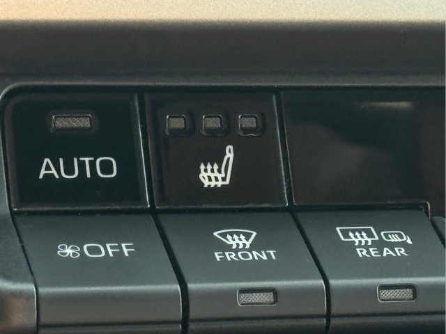 Used 2025 Toyota Camry XLE FWD image 18
