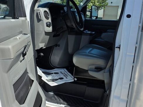 Used 2022 Ford E-350 and Econoline 350 Super Duty RWD image 11