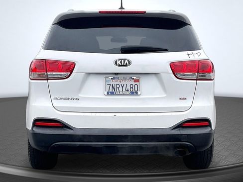 Used 2016 Kia Sorento FWD image 4