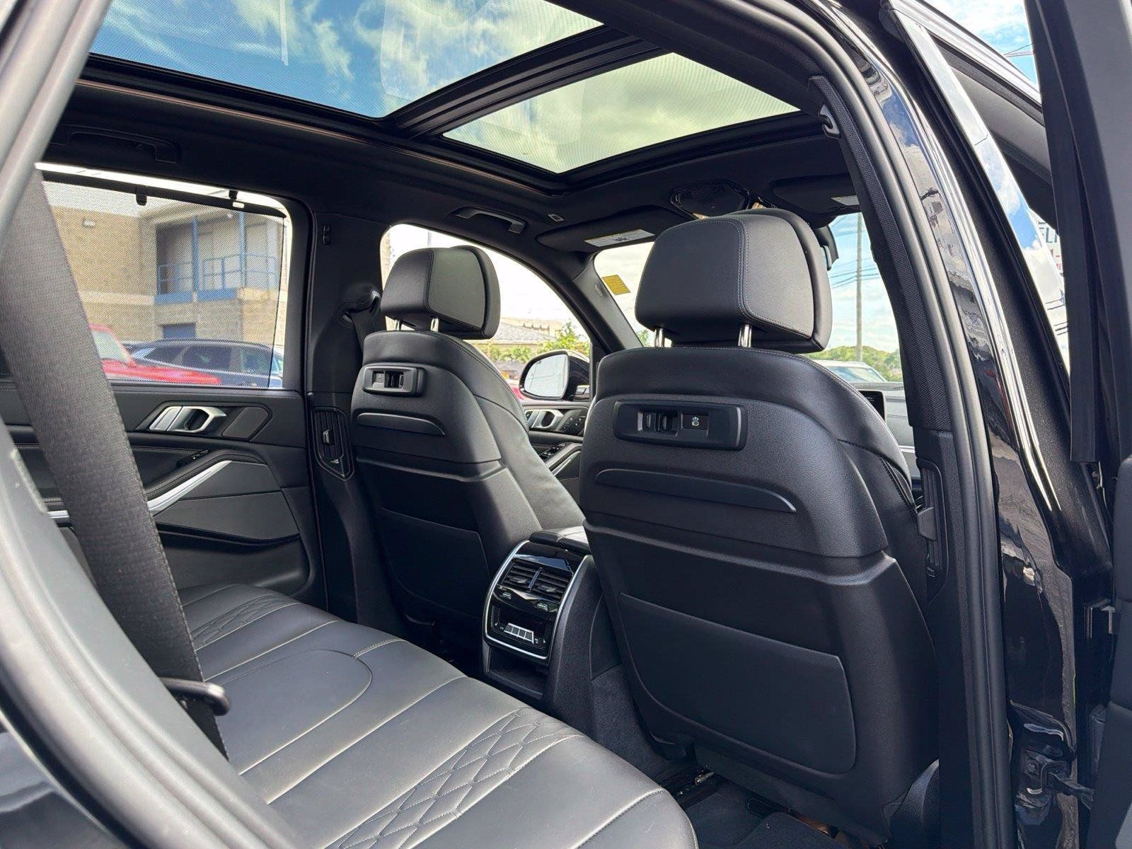 Used 2022 BMW X5 M50i w/ Executive Package AWD/4WD image 17