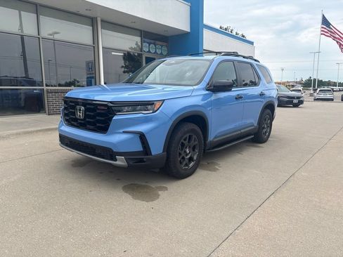 Used 2023 Honda Pilot TrailSport image 1
