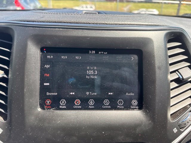 Used 2019 Jeep Cherokee Latitude Plus w/ Cold Weather Group FWD image 15