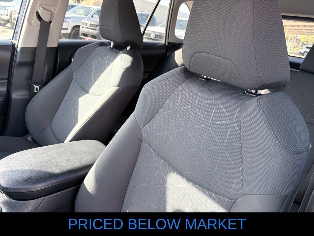 Used 2024 Toyota RAV4 XLE FWD image 11
