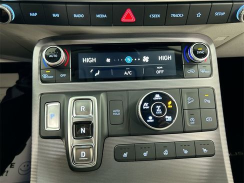 Used 2024 Hyundai Palisade Calligraphy image 17