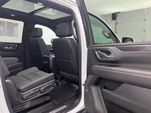 Used 2022 Chevrolet Suburban RST w/ Sport Performance Package image 28