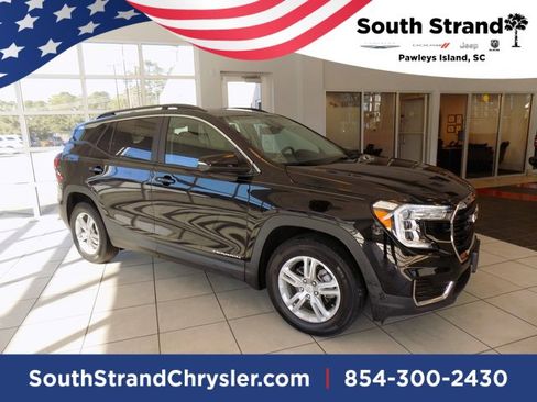 Used 2023 GMC Terrain SLE w/ Driver Convenience Package image 1