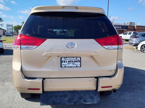 Used 2011 Toyota Sienna LE image 5