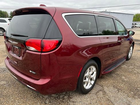 Used 2020 Chrysler Pacifica Touring w/ Tire & Wheel Group FWD image 5