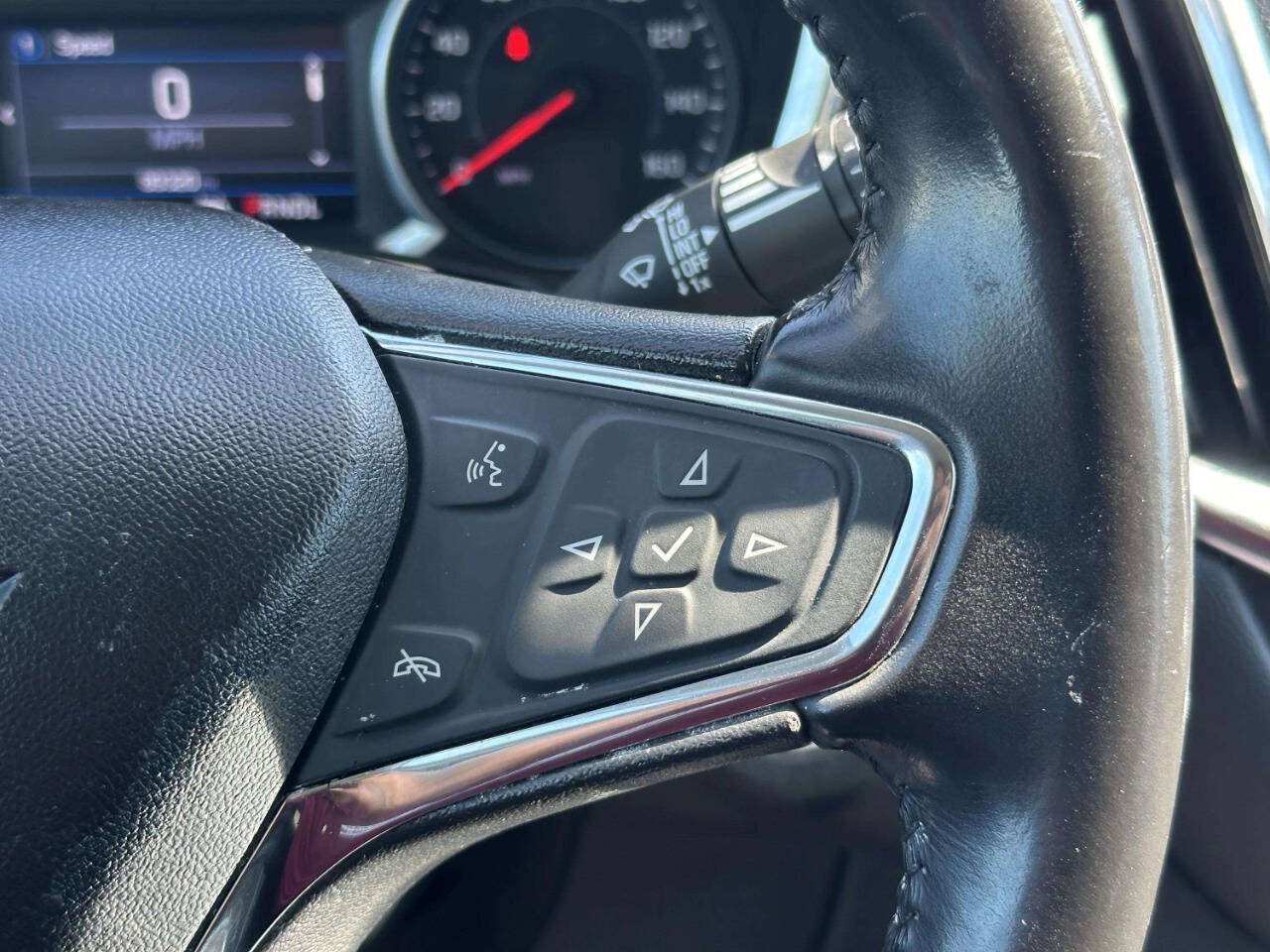 Used 2020 Chevrolet Equinox LT FWD image 35