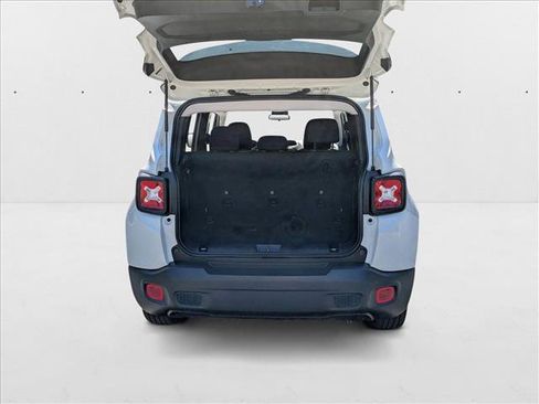 Used 2023 Jeep Renegade Latitude image 6